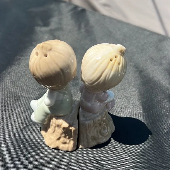 Precious moments salt and pepper shaker - Picture 5 of 5